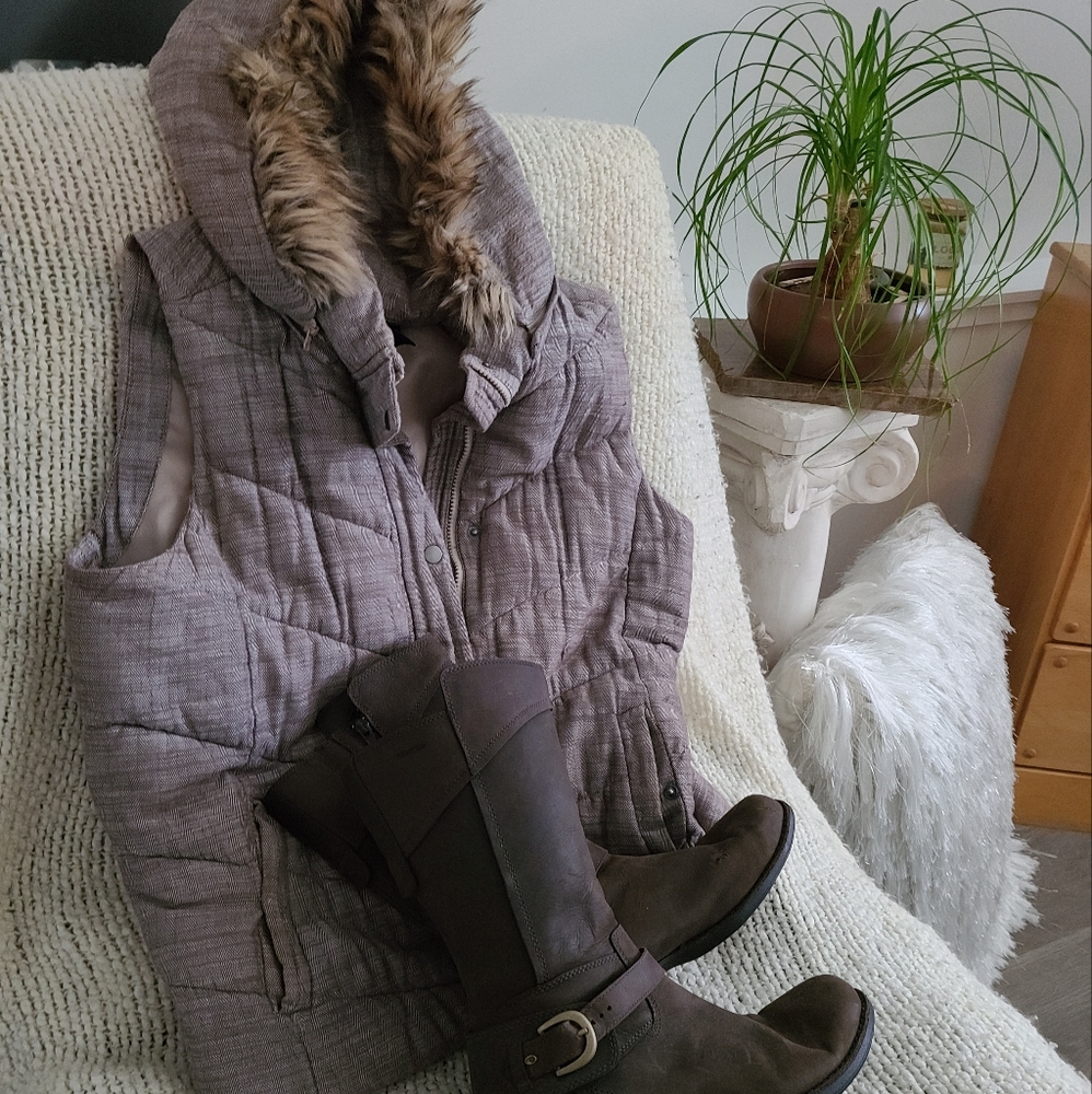 GAP quilted cotton vest.